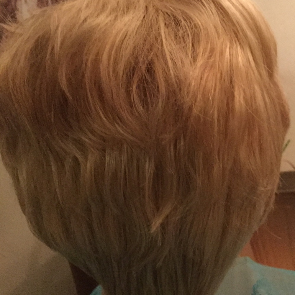 Wig - Picture 4 of 5